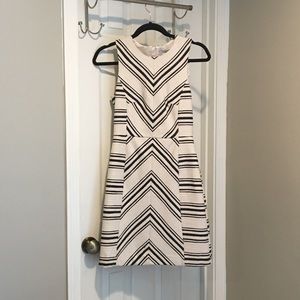 Geometric fitted textured dress